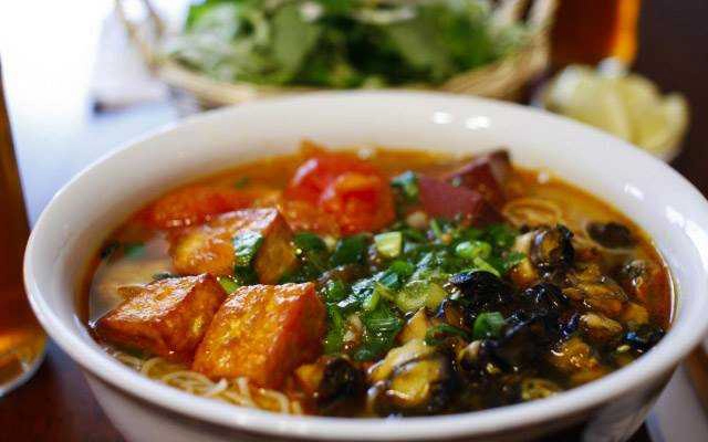 Ăn vặt Bún Ốc Bà Thìn - Chợ Yên Phụ