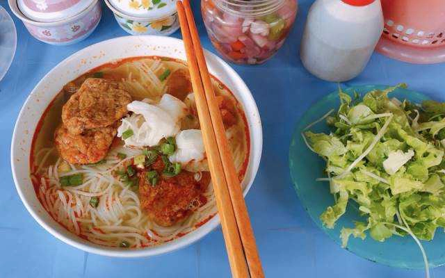 Ăn vặt Bún Riêu - Lê Quốc Hưng