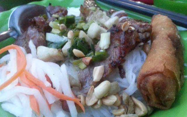 Ăn vặt Bún Thịt Nướng 18K - Quốc Lộ 13