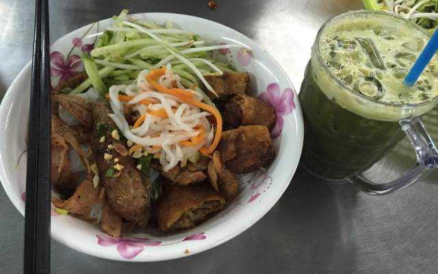 Ăn vặt Bún Thịt Nướng Chả Giò Bà Thêm