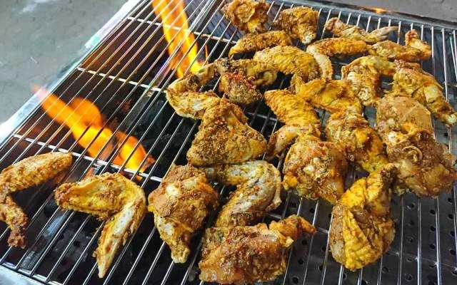 Ăn vặt Cánh Gà Rosemary Nướng Than Hoa - Hoàng Hoa Thám