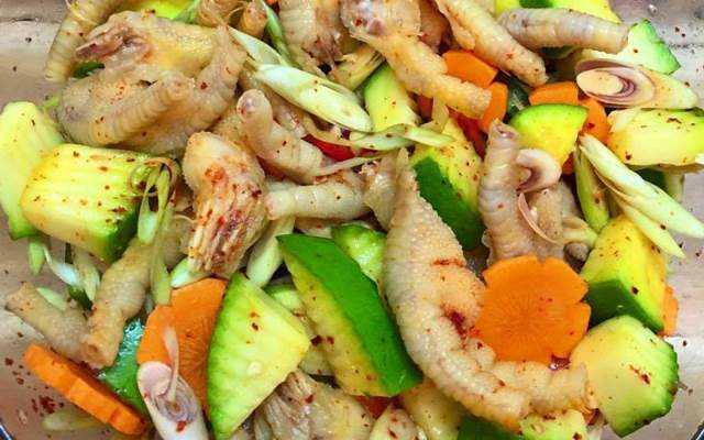 Ăn vặt Chân Gà Bóp Gỏi Dì Dung