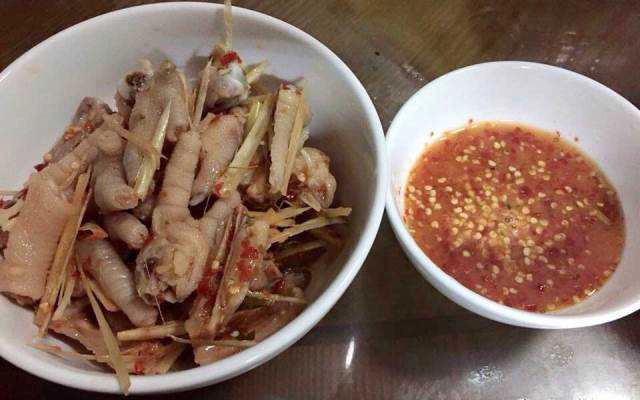 Ăn vặt Chân Gà Chua Cay Sả Ớt