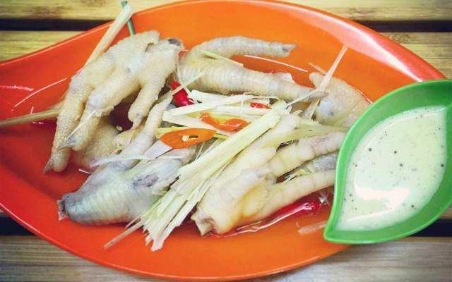 Ăn vặt Chân Gà Hấp Sả Ớt Mắt To