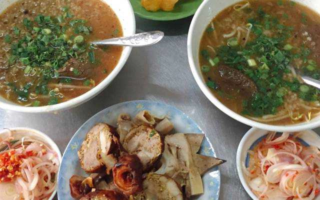 Ăn vặt Cháo Lòng Cô Ba