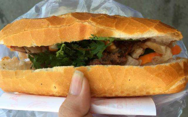 Ăn vặt Chè & Bánh Mì - Xuân Đỉnh