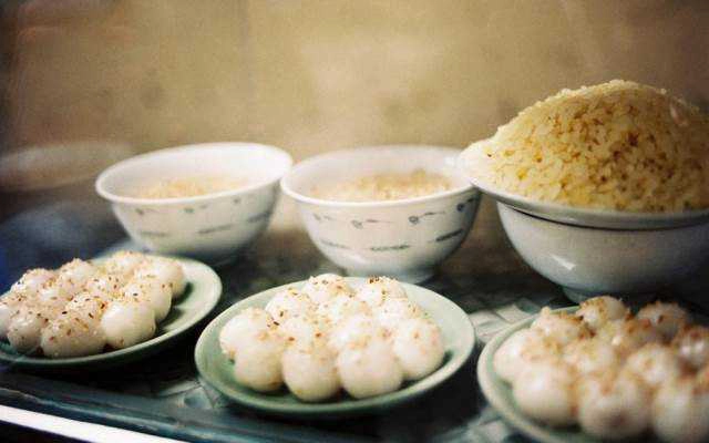 Ăn vặt Chè & Bánh Trôi - Chân Cầm
