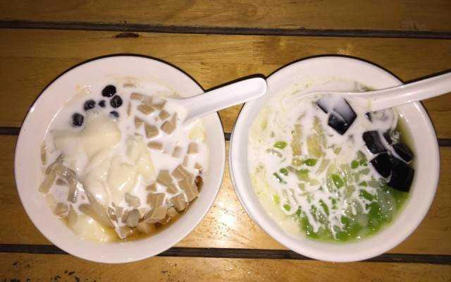 Ăn vặt Chè Bưởi & Tàu Hũ Đá
