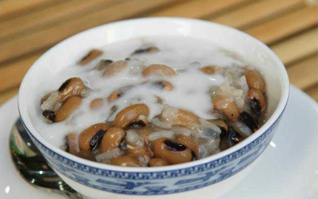 Ăn vặt Chè Chợ Xã Tây