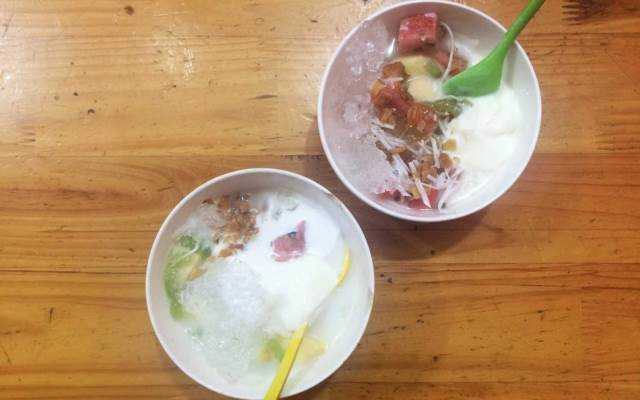 Ăn vặt Chè Hoài Linh - Trần Quốc Hoàn