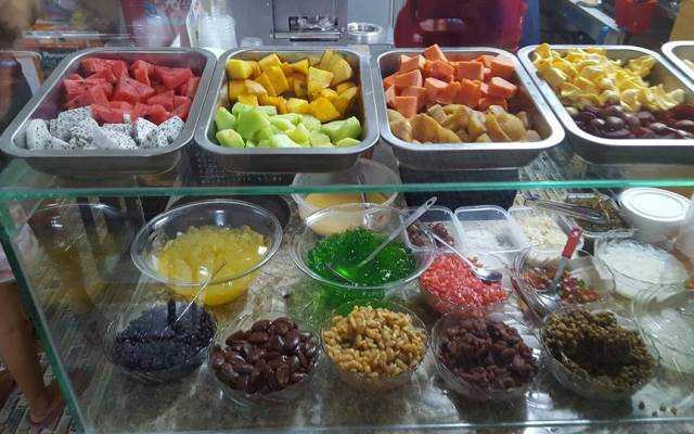 Ăn vặt Chè Hoàng Kim - Võ Văn Ngân