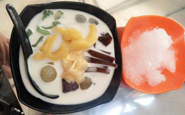 Ăn vặt Chè Hoàng Linh - Hoàng Cầu Mới