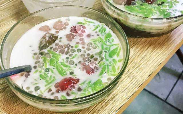 Ăn vặt Chè Hồng Vinh