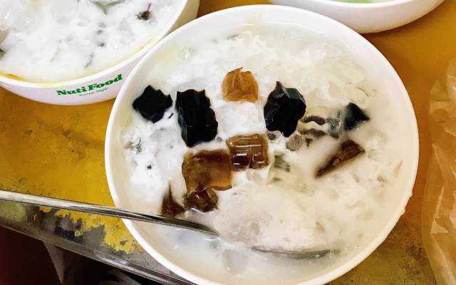 Ăn vặt Chè Ngon Phố Cổ - Thanh Hà