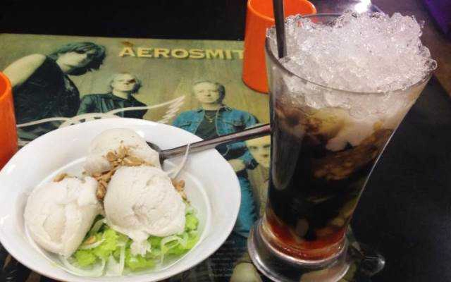 Ăn vặt Chè Sài Gòn - Mai Dịch