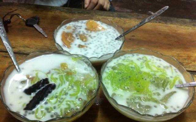 Ăn vặt Chè Sài Gòn - Triều Khúc