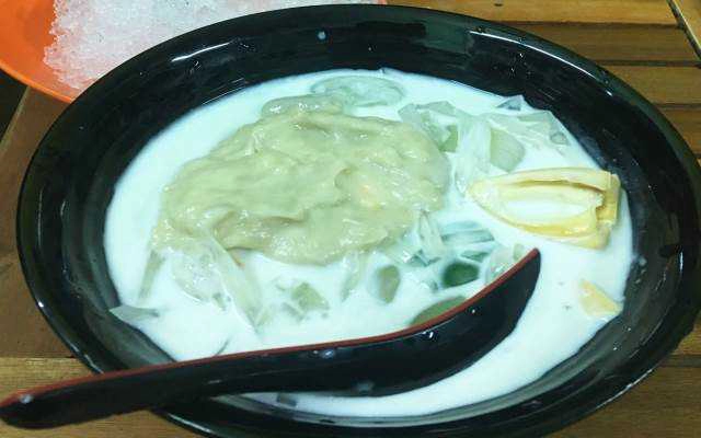 Ăn vặt Chè Sầu Thế Giao - Võ Thị Sáu