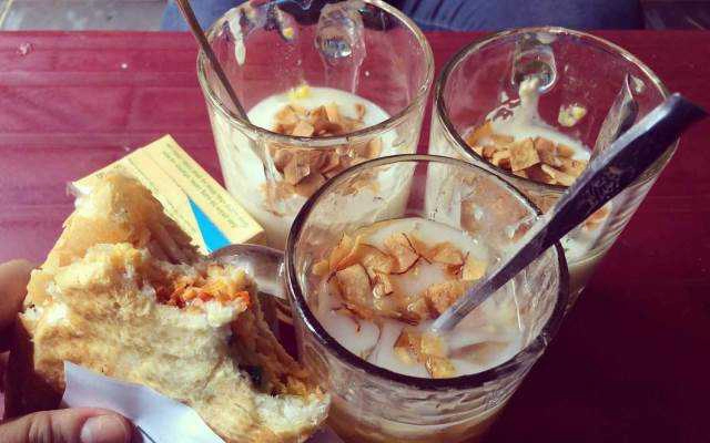 Ăn vặt Chè & Tào Phớ - Đại Học Thương Mại