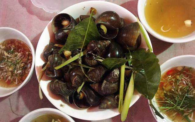 Ăn vặt Chè Thái, Ốc Luộc & Nem Chua Rán - Chùa Láng