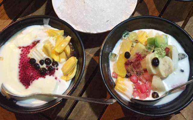 Ăn vặt Chè Thủy - Hàng Chiếu