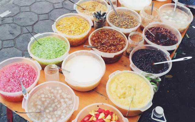Ăn vặt Chè Tự Chọn - Chùa Láng