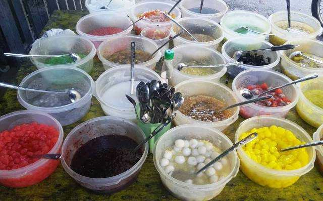 Ăn vặt Chè Tự Chọn - Ngõ Tự Do