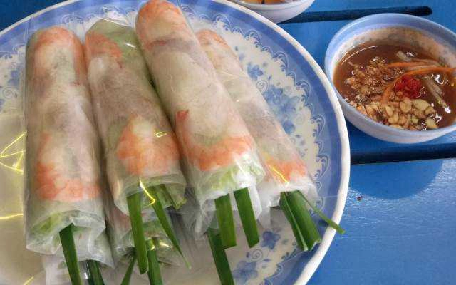 Ăn vặt Chị Lan - Gỏi Cuốn & Trứng Vịt Lộn