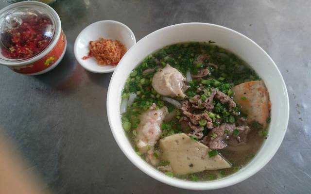 Ăn vặt Cô Dung - Bún Nước & Chả Tôm