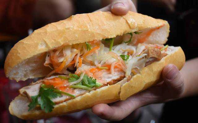 Ăn vặt Cô Lan - Bánh Mì & Bánh Giò Nóng