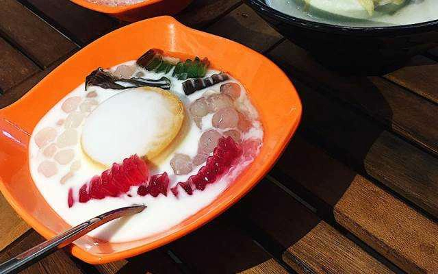 Ăn vặt Cô Liên - Chè Đà Nẵng, Bánh Xèo & Nem Lụi