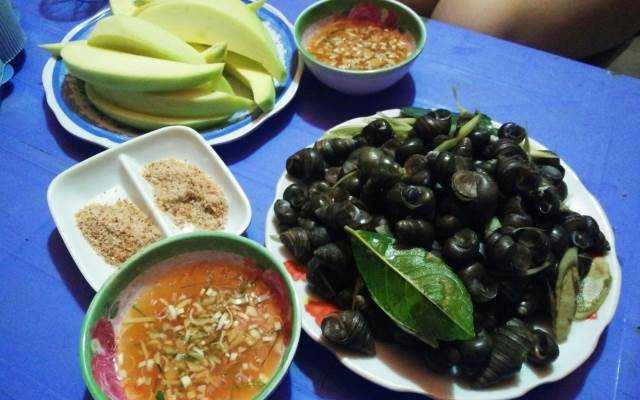 Ăn vặt Cô Liên - Ốc Nóng & Chân Gà Nướng