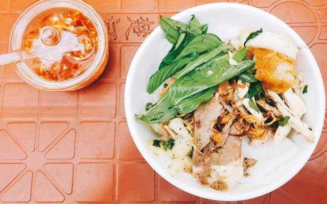 Ăn vặt Cô Năm - Bánh Ướt Nóng