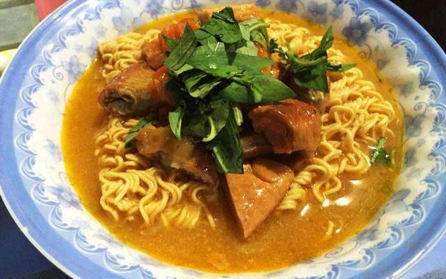 Ăn vặt Cô Năm - Phá Lấu Bò