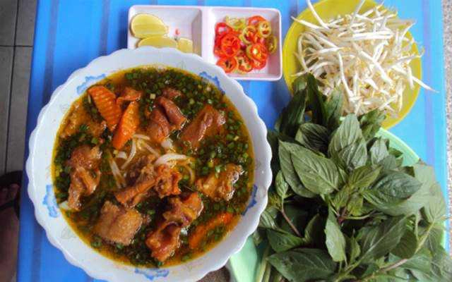 Ăn vặt Cô Nga - Bánh Mì & Hủ Tiếu Bò Kho
