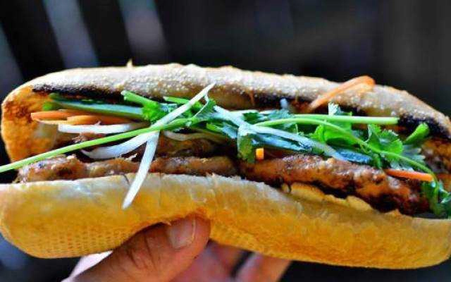 Ăn vặt Cô Thịnh - Bánh Mì