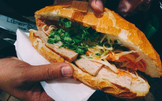 Ăn vặt Cô Thúy - Bánh Mì