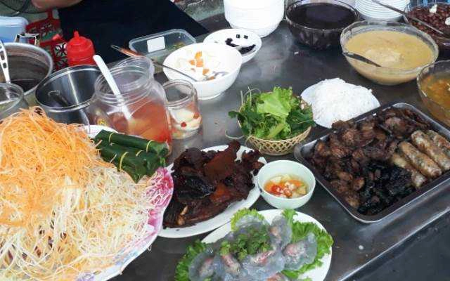 Ăn vặt Cô Thúy - Bún Chả, Bột Lọc & Nộm Bò Khô