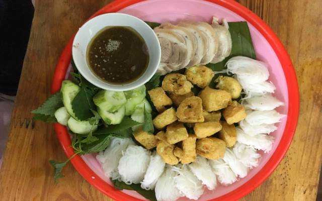 Ăn vặt Cô Tuyến - Bún Đậu Hàng Cũ