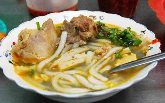 Ăn vặt Cô Xuân - Bánh Canh & Nui Xương Chả