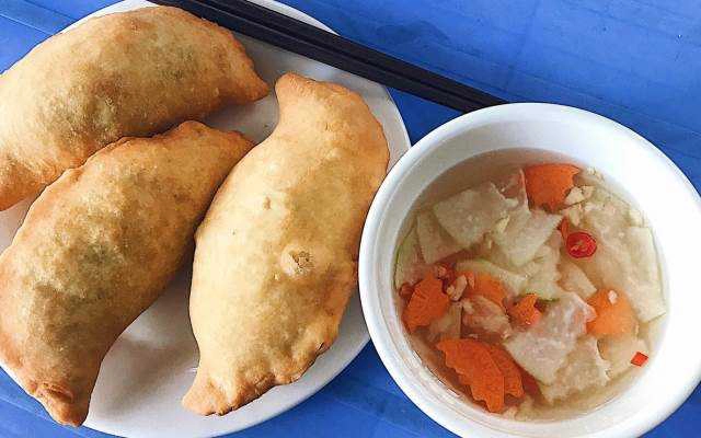 Ăn vặt Cô Yến - Bánh Batiso, Tiết Hầm & Gà Hầm
