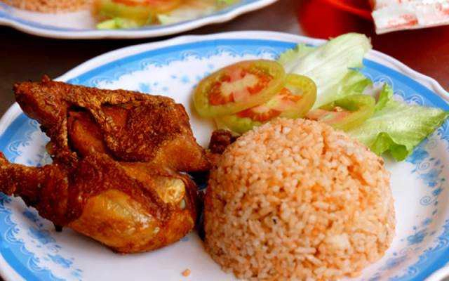 Ăn vặt Cơm Chiên Gà Xối Mỡ