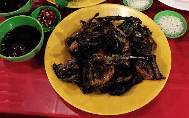 Ăn vặt Cút Chiên & Xiên Que