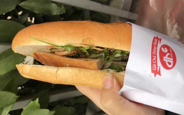 Ăn vặt Dũng Hạnh - Bánh Mì Giò Chả - Nguyên Hồng
