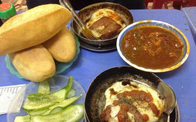 Ăn vặt Duy Quân - Bánh Mì Sốt Vang
