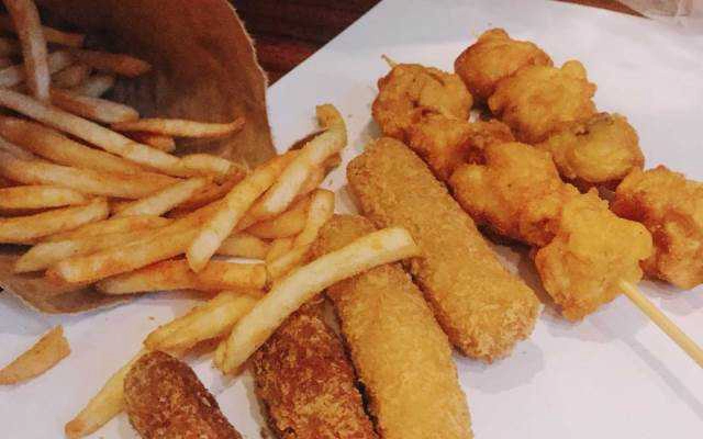 Ăn vặt Fanny Cheese - Gà Lắc Phomai