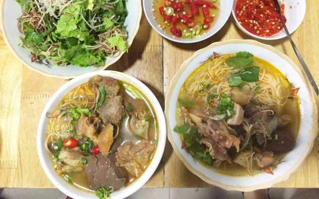 Ăn vặt Gánh Bún Bò Mệ Kéo
