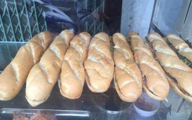 Ăn vặt Hải Yến - Bánh Mì Que Đà Nẵng