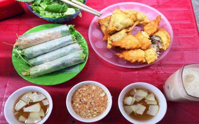 Ăn vặt Hiền Hảo - Bánh Gối & Nem Chua