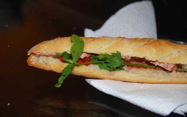 Ăn vặt Hoàng Yến - Bánh Mì Que Bình Dân