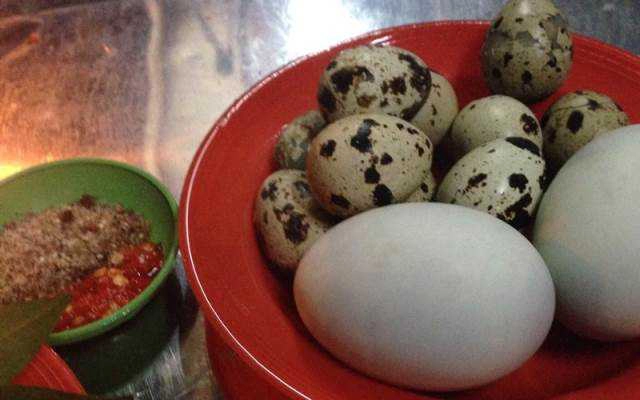 Ăn vặt Hột Vịt Lộn - Phạm Văn Hai